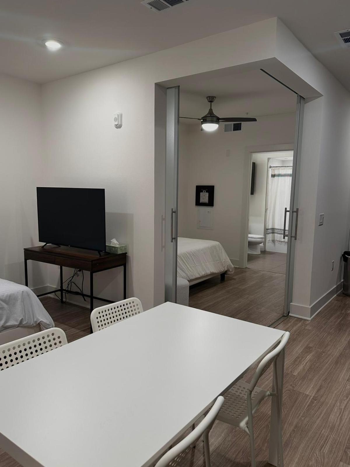 Cozy One Bedroom & Loft Sunset Free Off Site Parking And Wifi ロサンゼルス エクステリア 写真