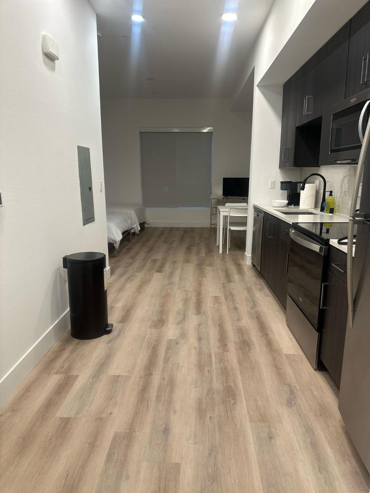 Cozy One Bedroom & Loft Sunset Free Off Site Parking And Wifi ロサンゼルス エクステリア 写真